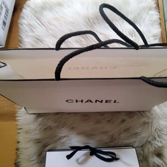 Chanel Bundle...2 Gift Bags/Chanel Shipping Box & Le Lift - Picture 11 of 15